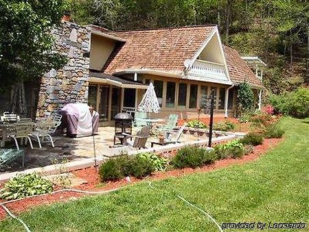 Rock Laurel Bed And Breakfast Candler Exteriör bild